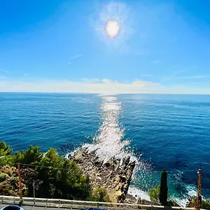 https://fronte-mare-casa-del-sole-10.hotelitalianriviera.com